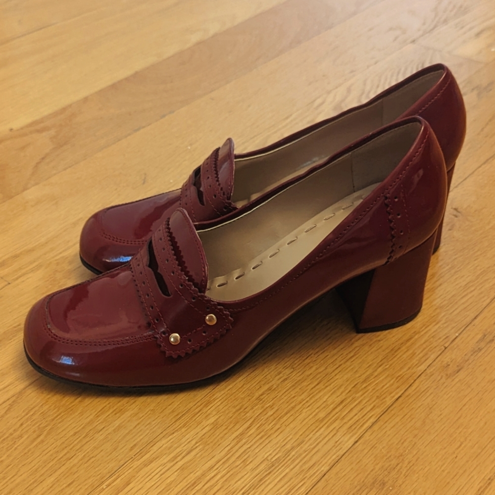 Tahari Logan heeled loafers - 7.5/red wine